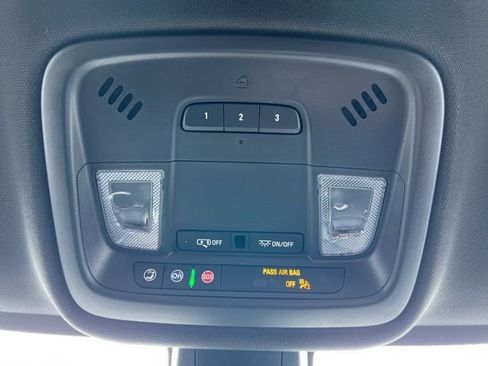 Used 2023 Chevrolet Traverse RS image 18