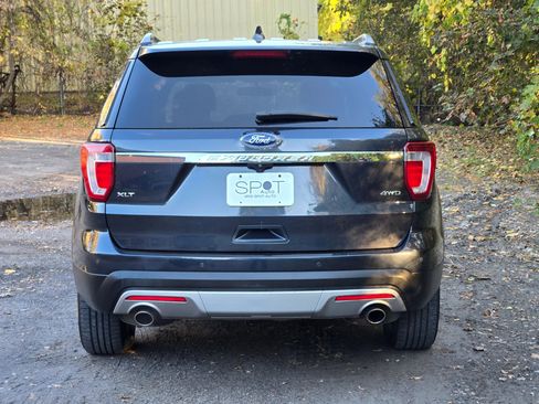 Used 2017 Ford Explorer XLT w/ Equipment Group 202A AWD/4WD image 6