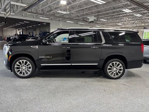 Used 2025 GMC Yukon XL Denali AWD/4WD image 4