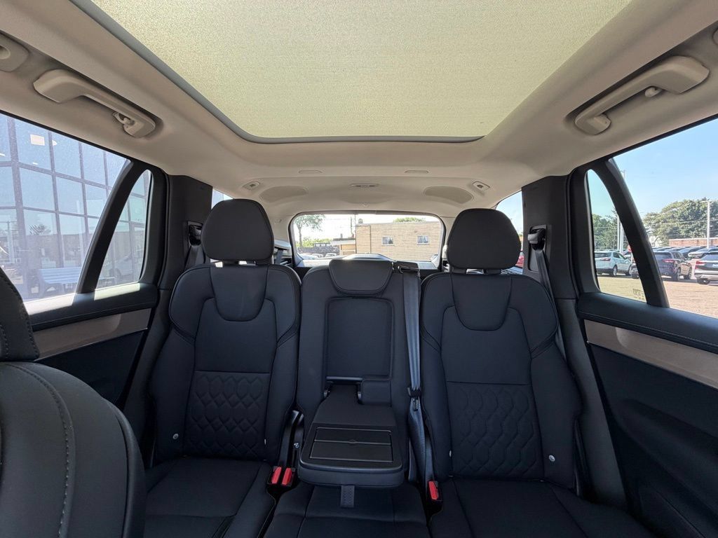 Used 2026 Volvo XC90 B6 Plus w/ Protection Package Premier AWD/4WD image 12