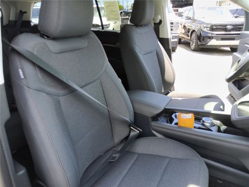 New 2026 Ford Explorer Active RWD image 31