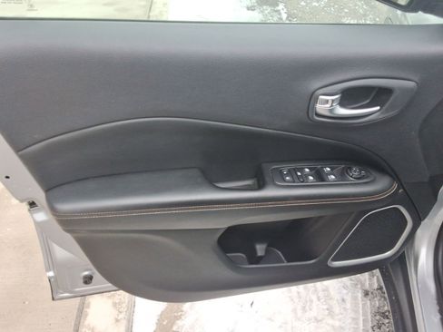 Used 2018 Jeep Compass Latitude w/ Popular Equipment Group image 21