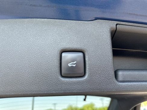Certified 2022 Ford Escape SE w/ SE Sport Appearance Package FWD image 18
