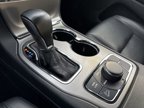 Used 2021 Jeep Grand Cherokee Limited image 11