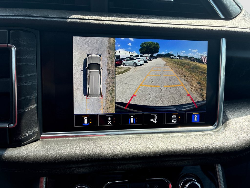 Used 2022 GMC Yukon Denali w/ Advanced Technology Package AWD/4WD image 15