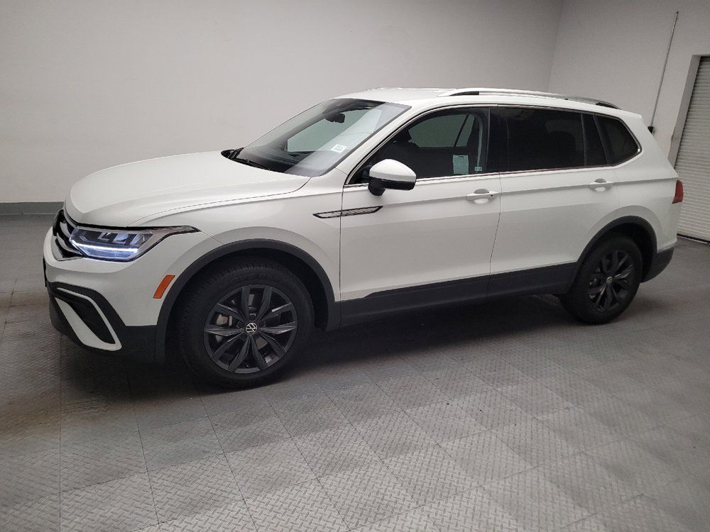 Used 2024 Volkswagen Tiguan SE FWD image 2