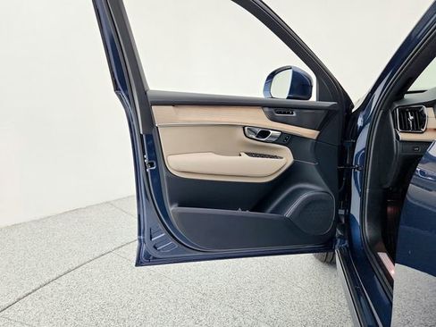 New 2026 Volvo XC90 B6 Plus w/ Protection Package Premier image 23