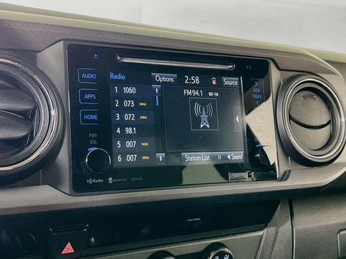 Used 2018 Toyota Tacoma TRD Off-Road AWD/4WD image 15