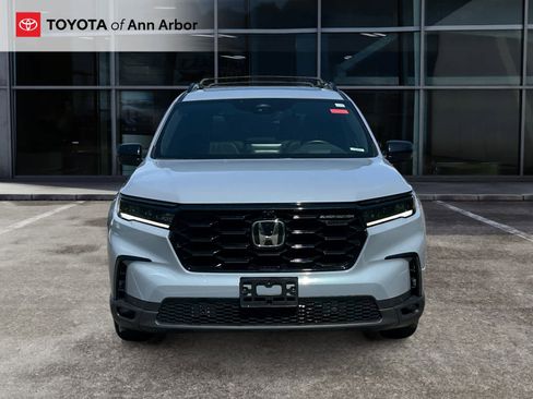 Used 2025 Honda Pilot Black Edition image 5
