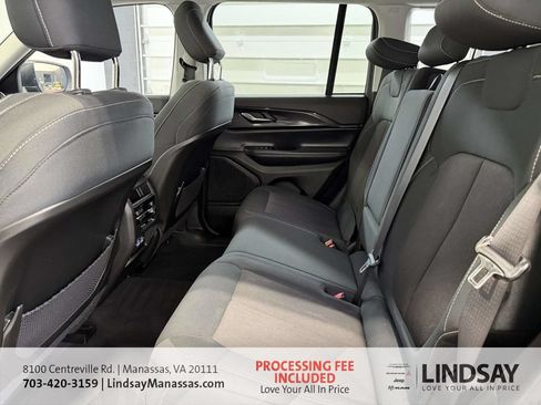 Used 2023 Jeep Grand Cherokee Laredo w/ Luxury Tech Group I AWD/4WD image 18