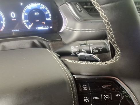 Used 2023 Jeep Grand Cherokee Overland AWD/4WD image 17