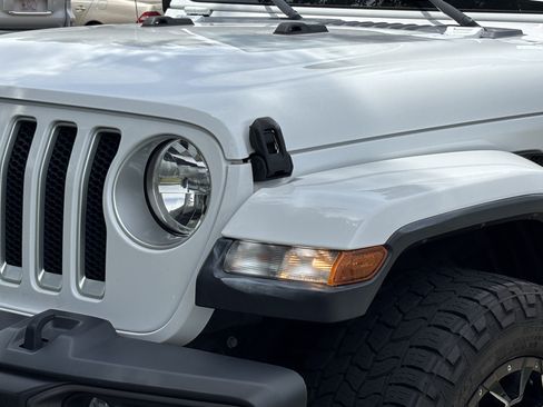 Used 2019 Jeep Wrangler Unlimited Sahara AWD/4WD image 6
