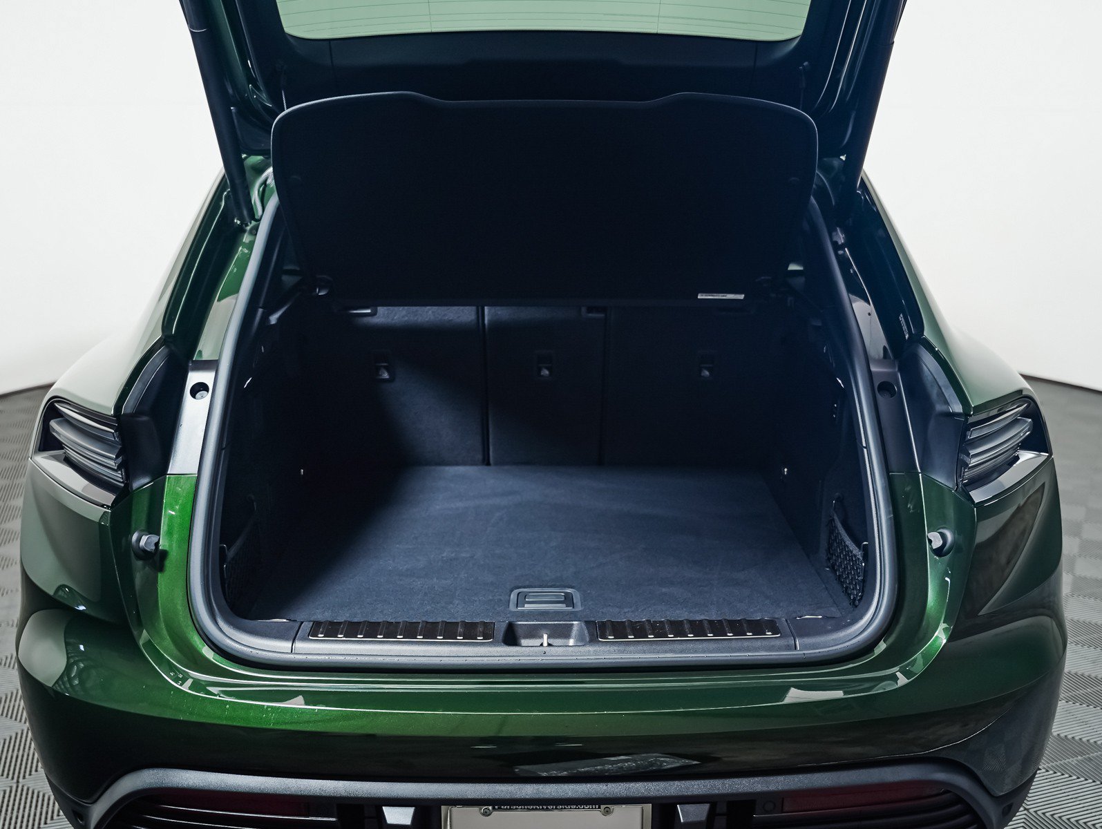 Certified 2025 Porsche Macan 4 Electric AWD/4WD image 14