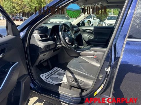 Used 2022 Toyota Highlander XLE AWD/4WD image 7