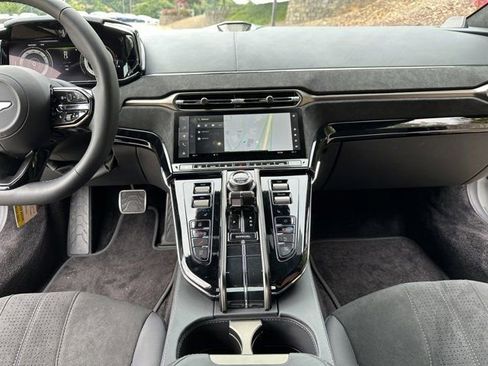 Used 2025 Aston Martin V8 Vantage Coupe image 10