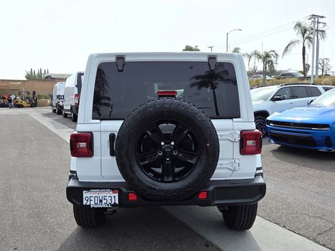 Used 2021 Jeep Wrangler Unlimited Sahara image 4