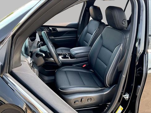 Used 2025 Buick Enclave Preferred FWD image 8