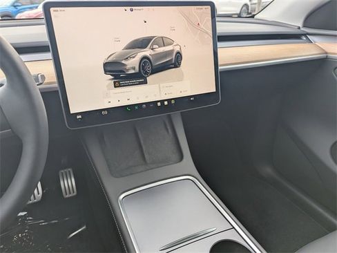 Used 2025 Tesla Model Y Performance image 23