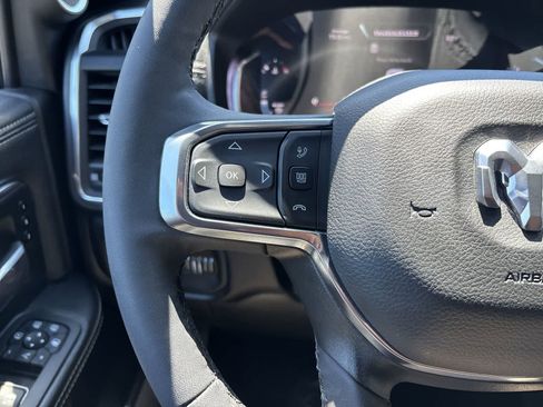 Used 2025 RAM 2500 Laramie AWD/4WD image 11