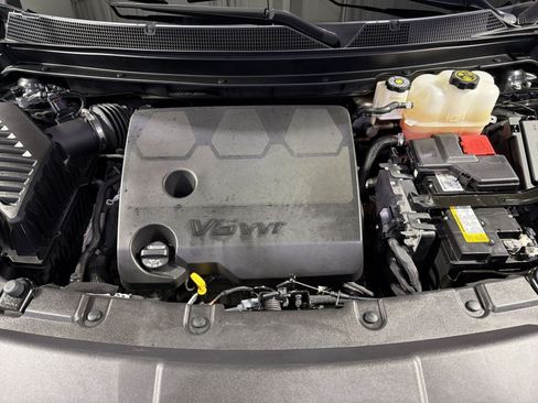 Used 2023 Chevrolet Traverse LS FWD image 32