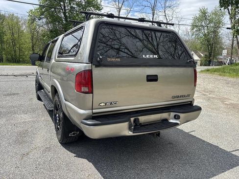 Used 2003 Chevrolet S10 Pickup LS AWD/4WD image 15
