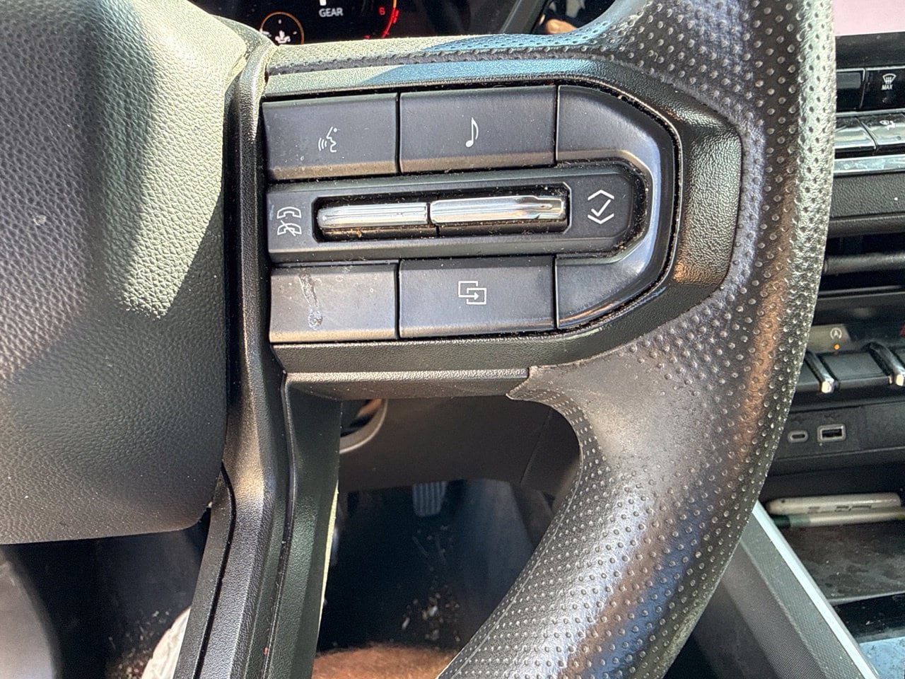 Used 2024 Chevrolet Colorado W/T w/ Safety Package RWD image 27
