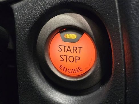 Used 2012 Nissan Juke SV image 16