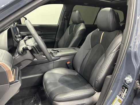 Used 2025 Toyota Grand Highlander AWD Hybrid image 11
