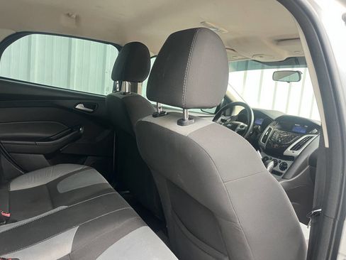 Used 2014 Ford Focus SE w/ SE Sport Package image 16