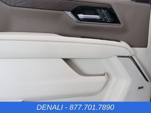 New 2026 GMC Yukon Denali w/ Denali Reserve Package AWD/4WD image 11