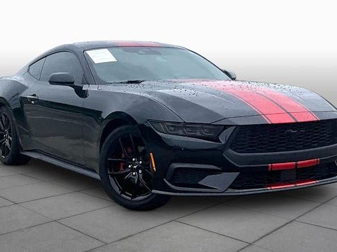 Used 2025 Ford Mustang Coupe RWD image 2