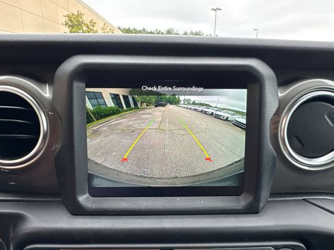 Used 2023 Jeep Wrangler Unlimited Sahara w/ Cold Weather Group AWD/4WD image 29