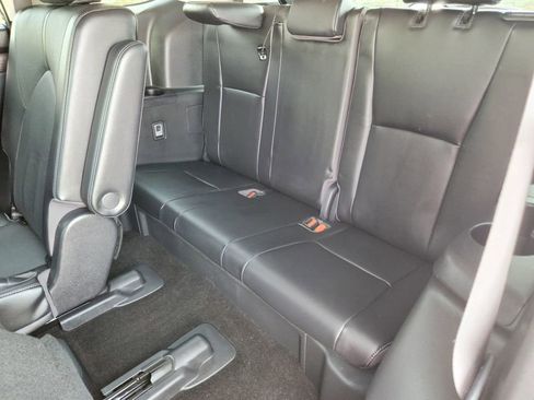 Used 2023 Toyota Highlander L image 13