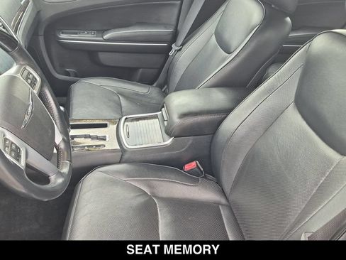 Used 2013 Chrysler 300 C RWD image 17