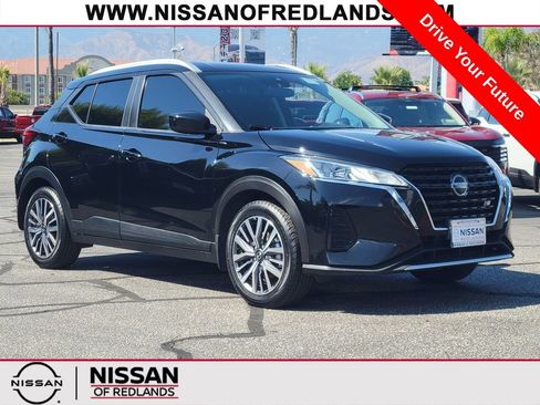 Used 2021 Nissan Kicks SV FWD image 1