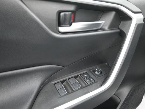 Used 2023 Toyota RAV4 SE image 24