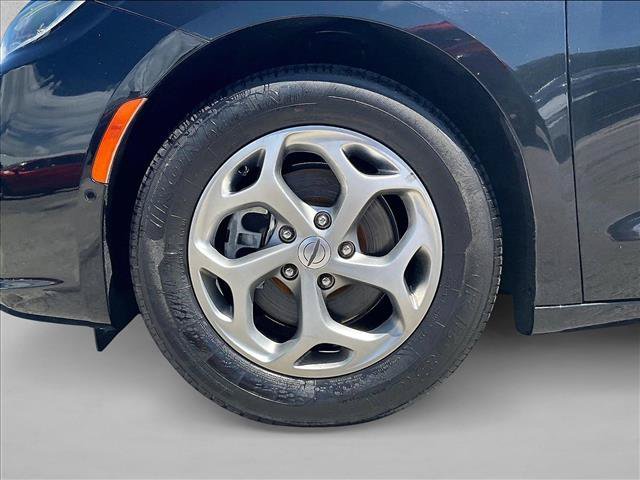 Used 2022 Chrysler Pacifica Limited FWD image 10