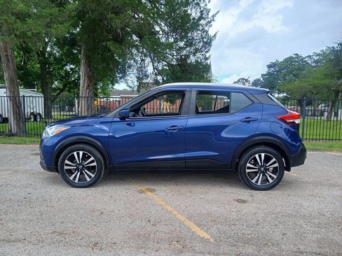 Used 2018 Nissan Kicks SV FWD image 4