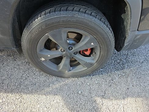 Used 2019 Jeep Cherokee Limited image 12