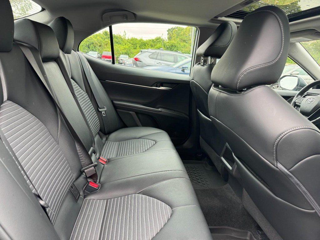 Used 2022 Toyota Camry SE w/ Cold Weather Package FWD image 13