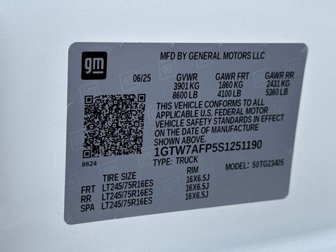 New 2025 GMC Savana 2500 w/ Driver Convenience Package image 33