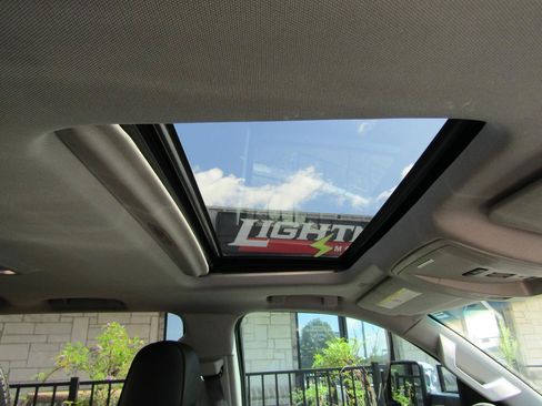 Used 2015 GMC Sierra 2500 Denali w/ Duramax Plus Package AWD/4WD image 8