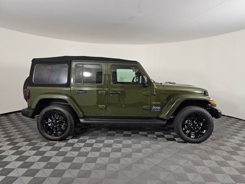 Used 2022 Jeep Wrangler Unlimited Sahara image 2
