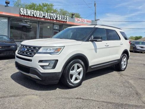 Used 2016 Ford Explorer XLT w/ Equipment Group 202A AWD/4WD image 7