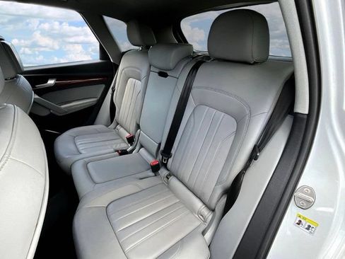 Used 2019 Audi Q5 2.0T Premium w/ Convenience Package AWD/4WD image 19