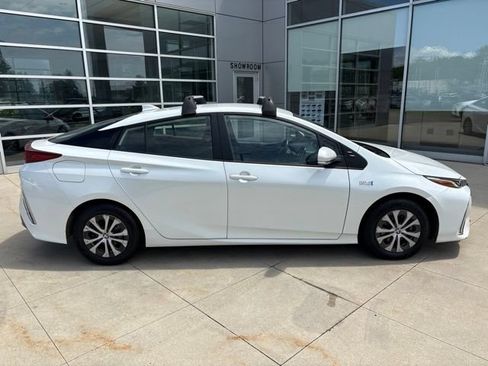 Used 2022 Toyota Prius Prime XLE FWD image 8