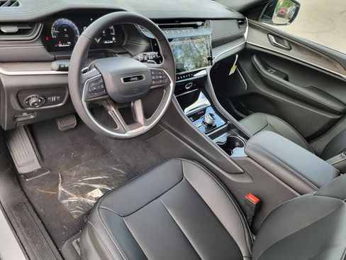 New 2026 Jeep Grand Cherokee L Limited AWD/4WD image 18