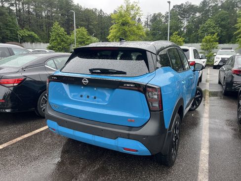 Certified 2025 Nissan Kicks SR FWD image 3
