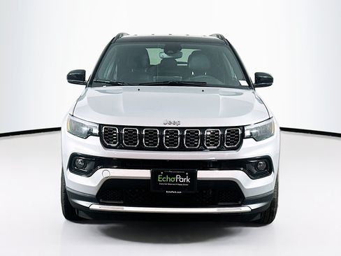 Used 2025 Jeep Compass Limited AWD/4WD image 2