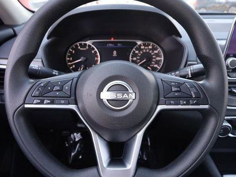 Used 2024 Nissan Altima 2.5 SV image 10